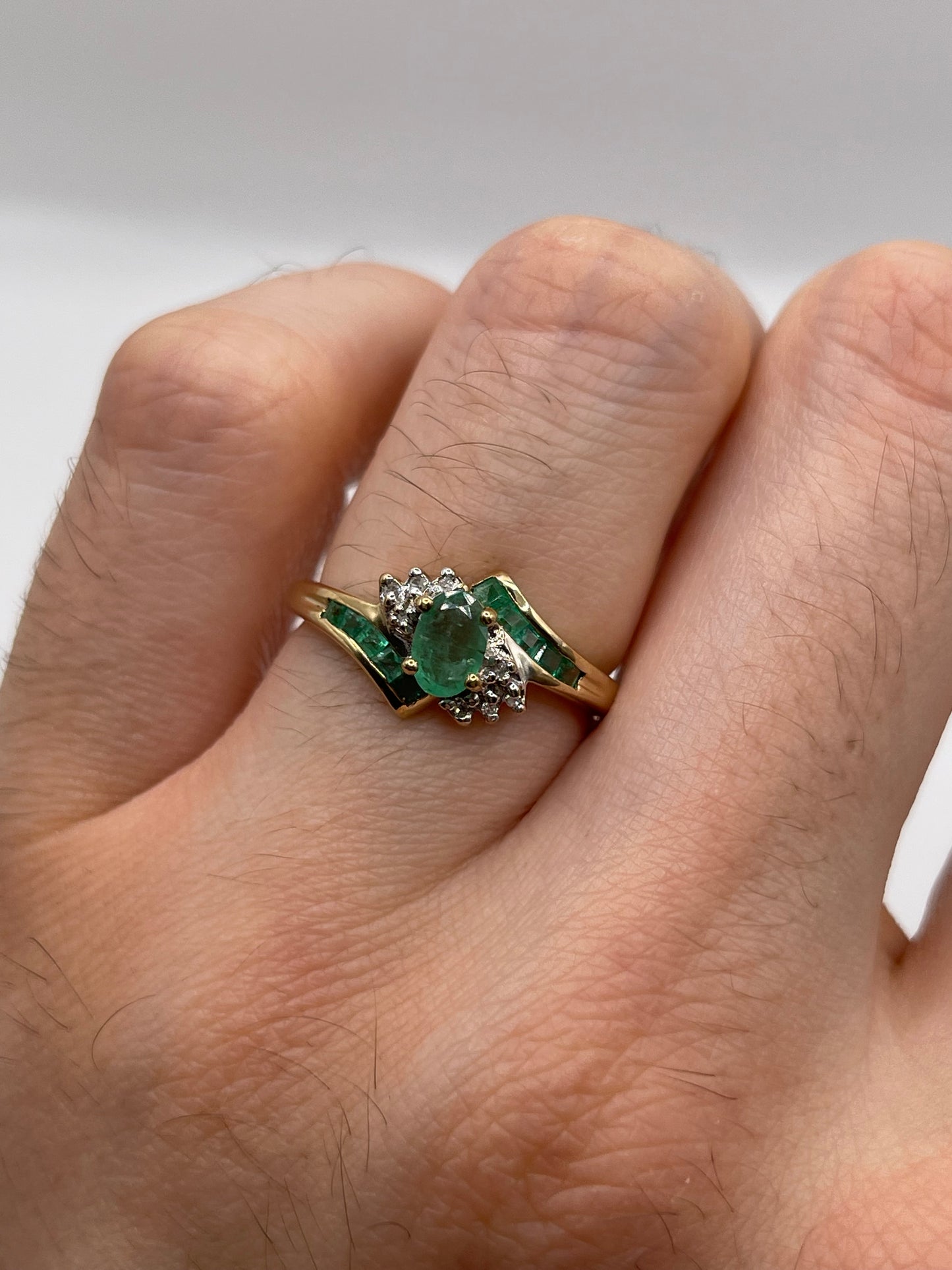 9ct gold emerald and diamond ring