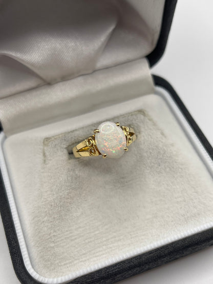 18ct gold opal ring