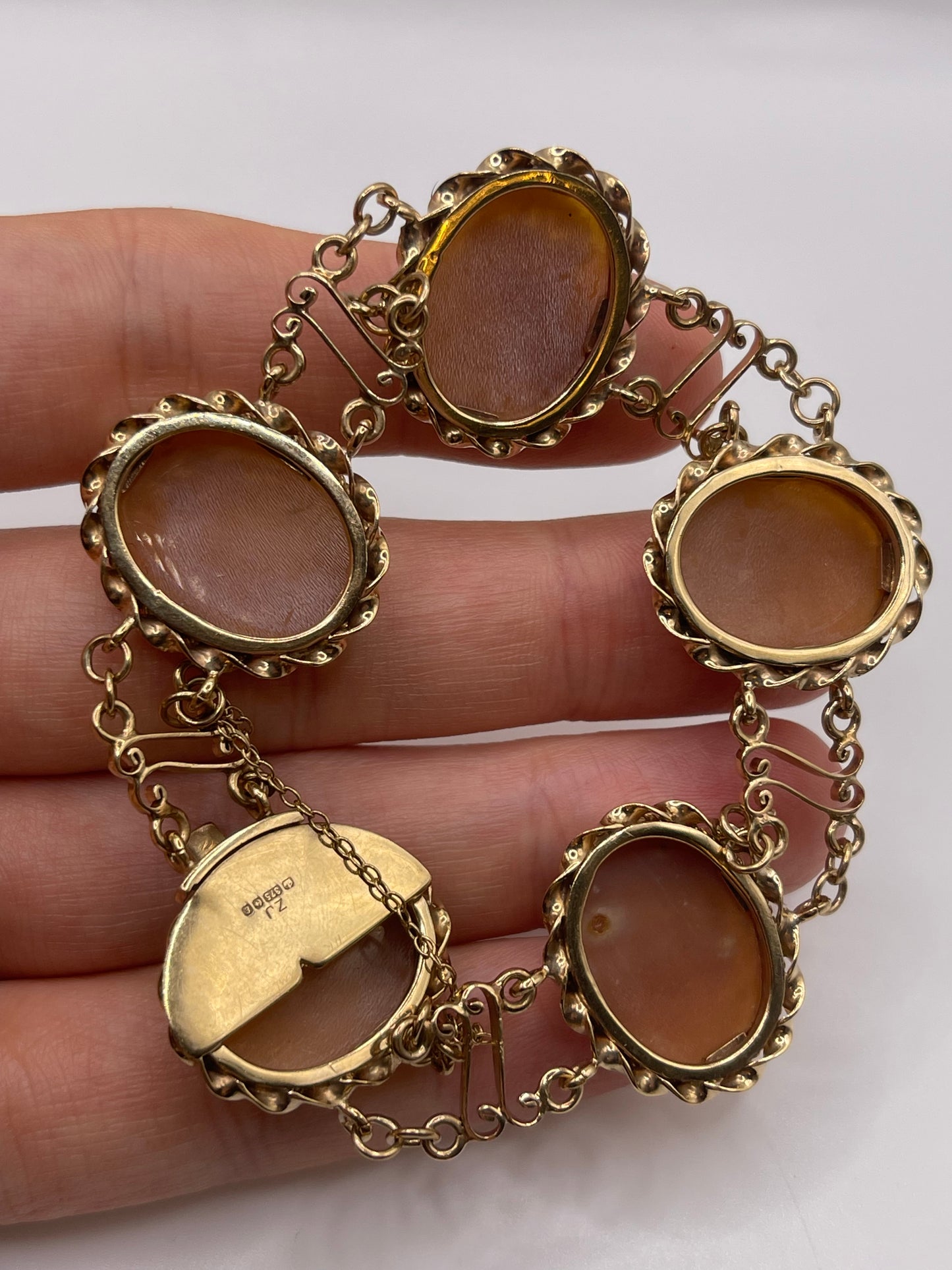 9ct gold cameo bracelet