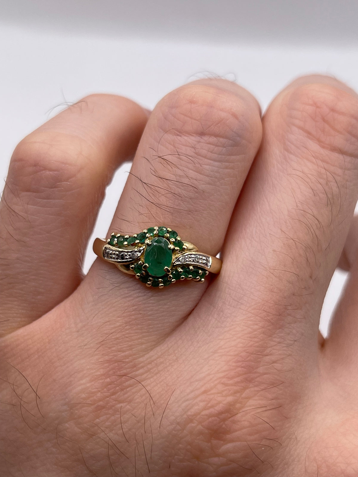 9ct gold emerald and diamond ring