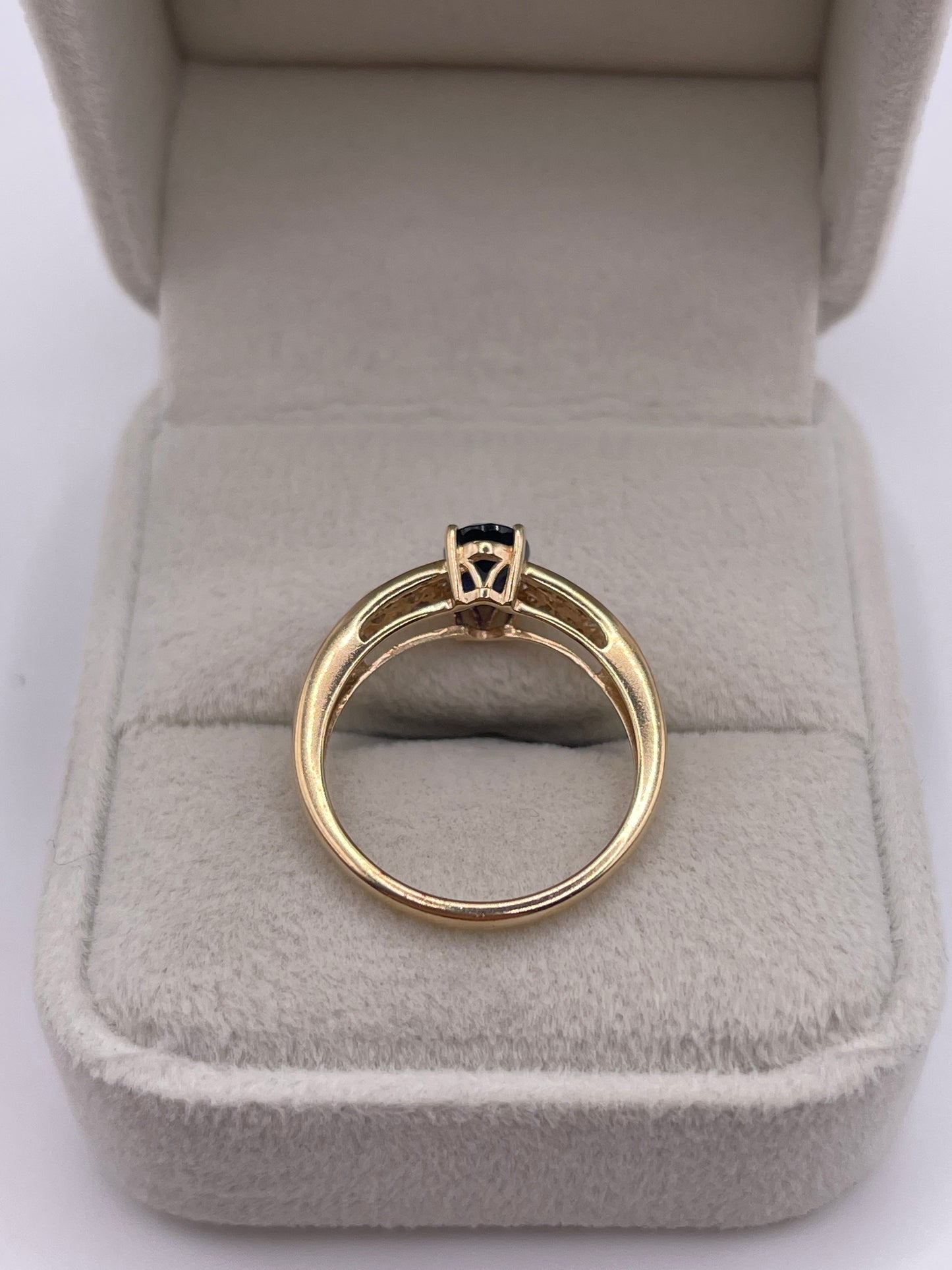 9ct gold sapphire and diamond ring