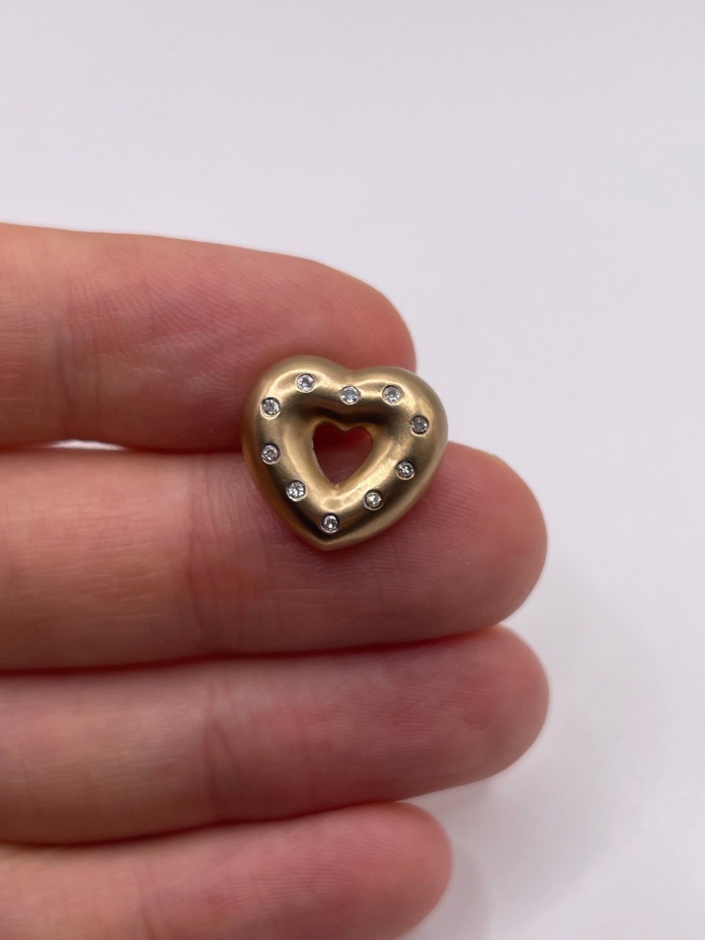 9ct gold diamond heart pendant
