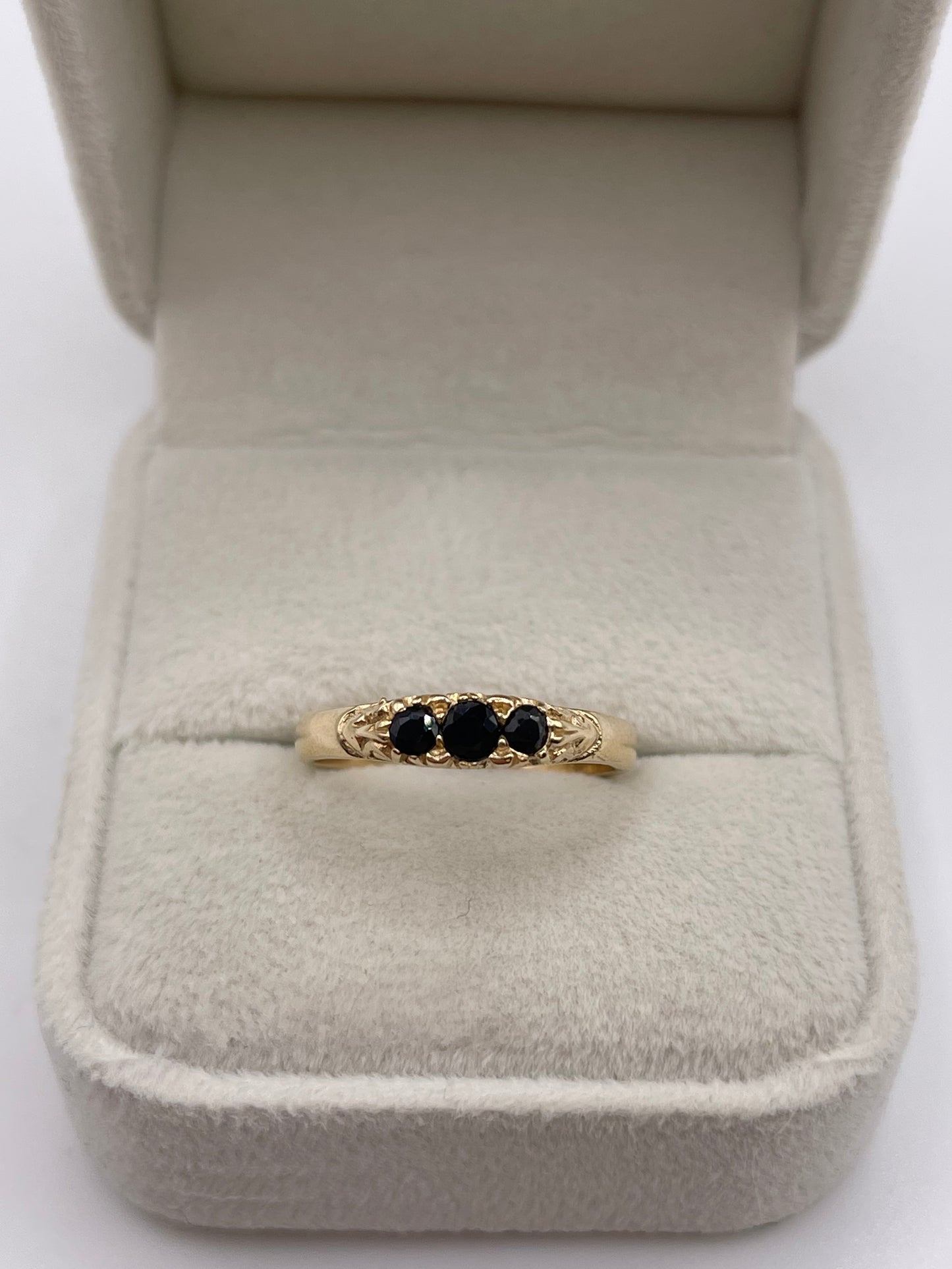 9ct gold sapphire ring