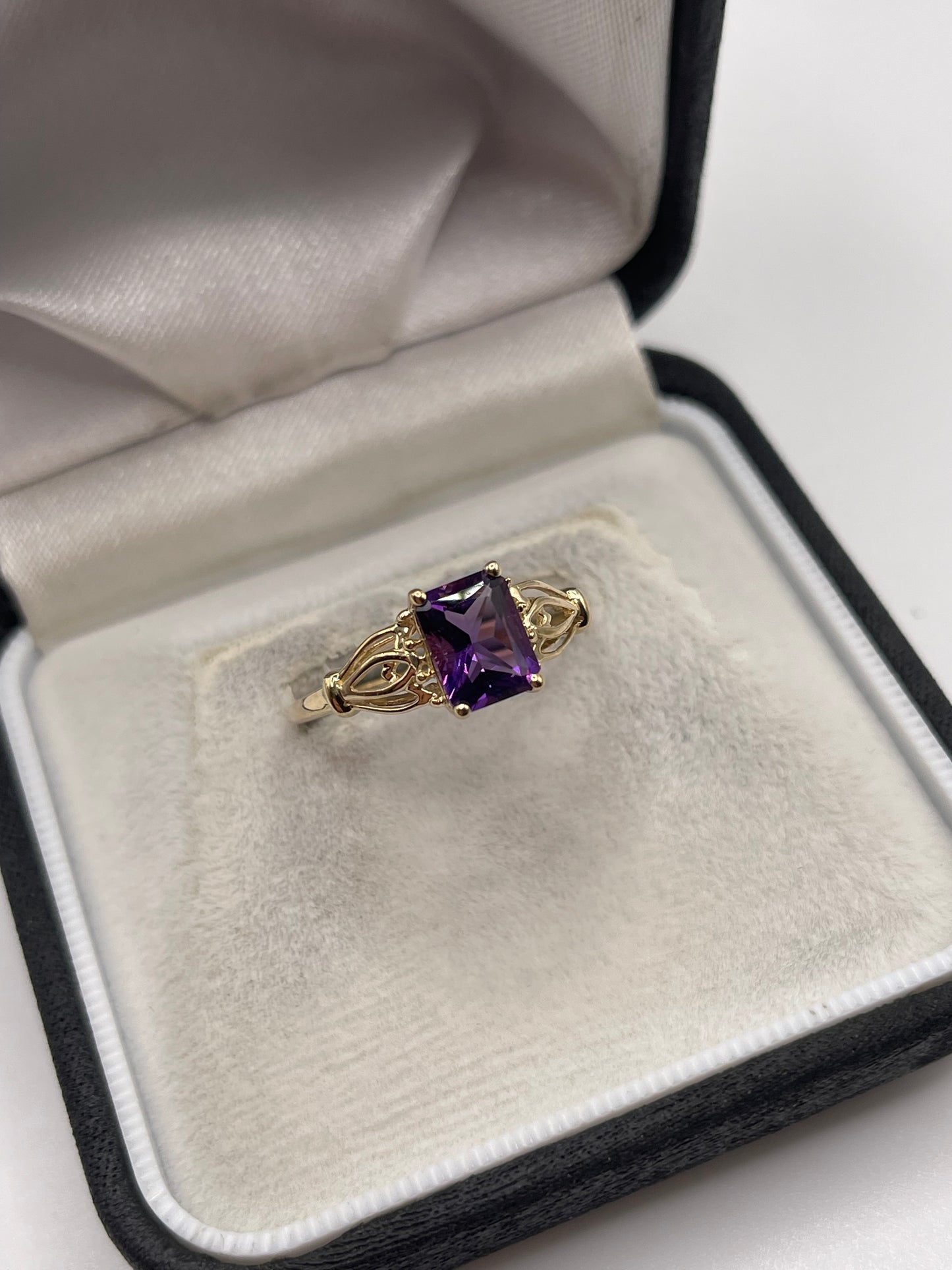 9ct gold amethyst ring