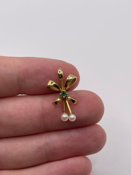 9ct gold emerald and pearl pendant
