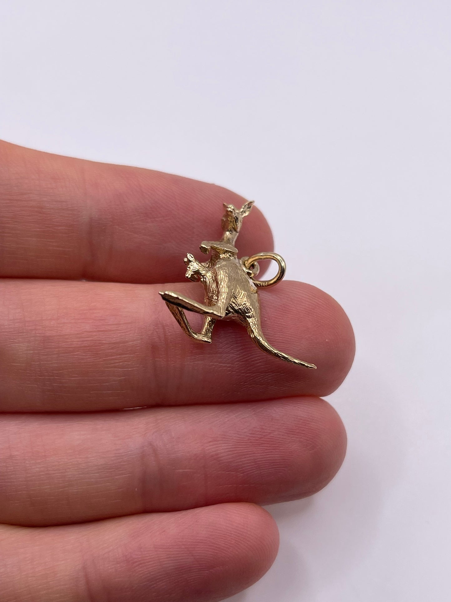 9ct gold kangaroo charm