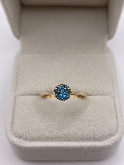 9ct gold blue topaz ring