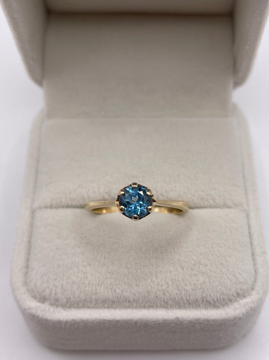 9ct gold blue topaz ring