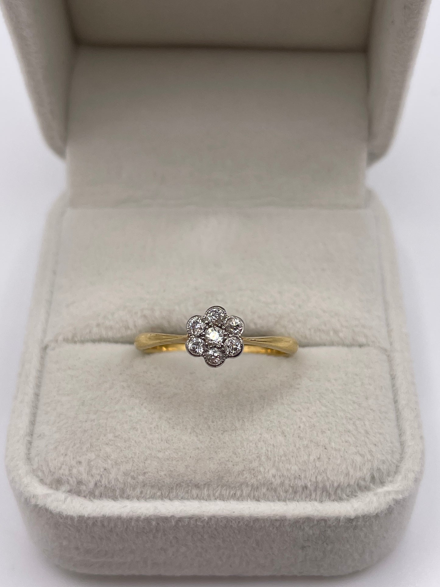 18ct gold diamond cluster ring