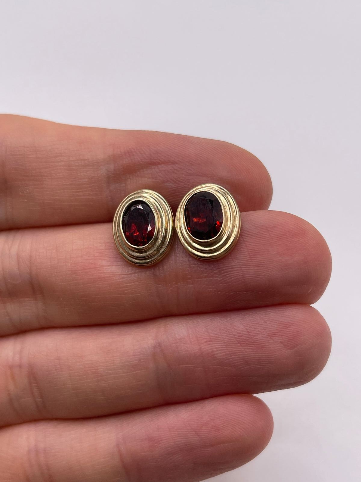 9ct gold garnet earrings