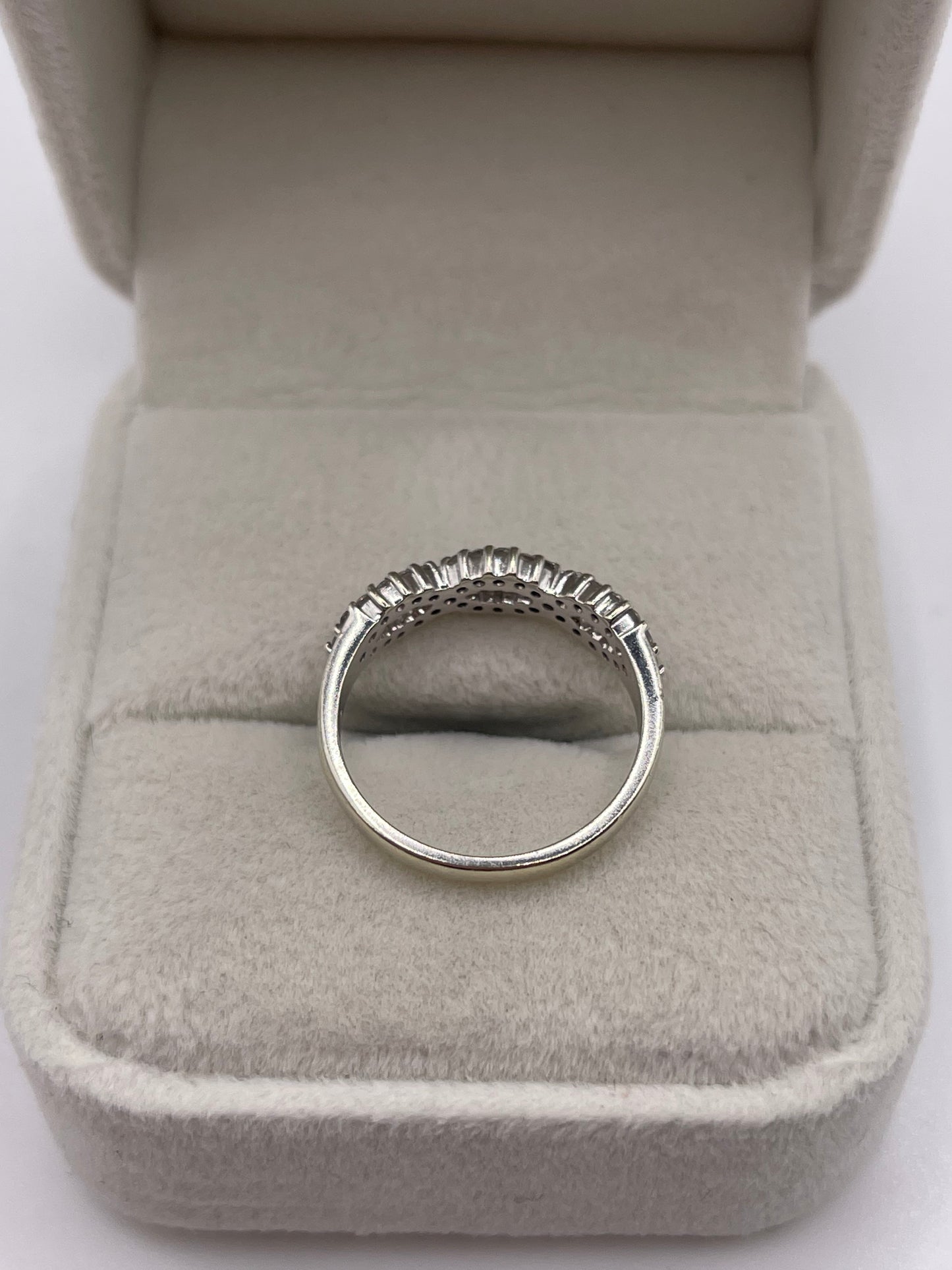 9ct white gold diamond cluster ring