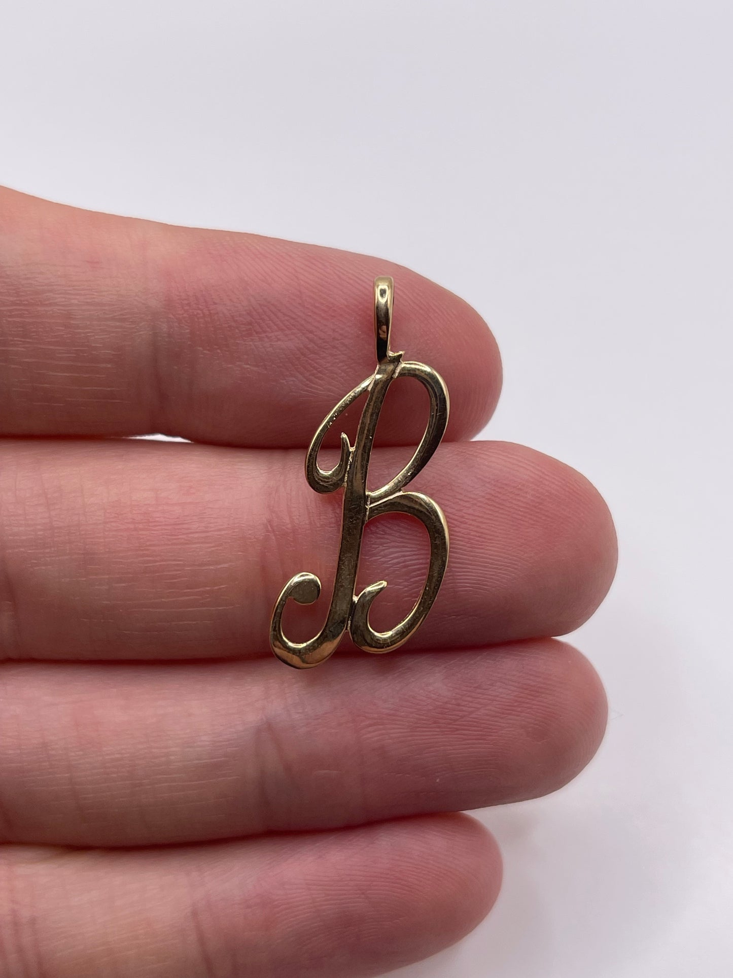9ct gold initial B pendant