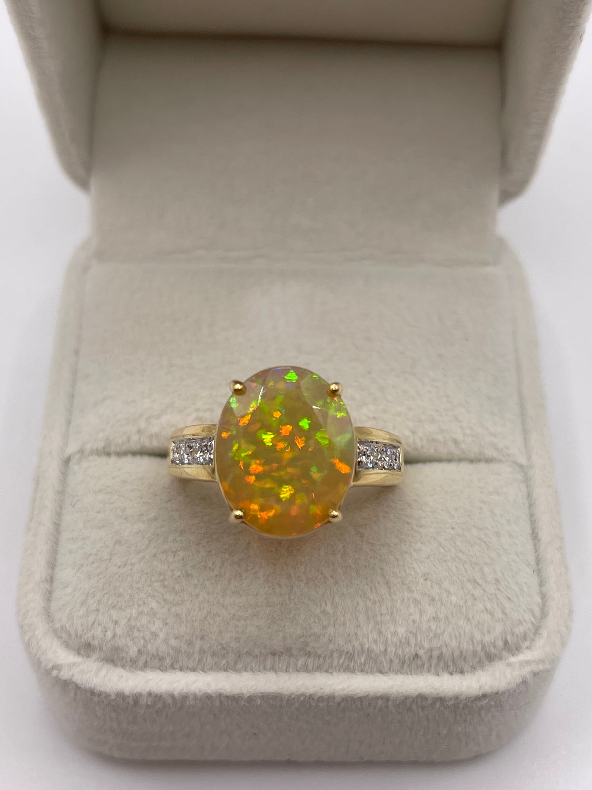 18ct gold opal and diamond ring