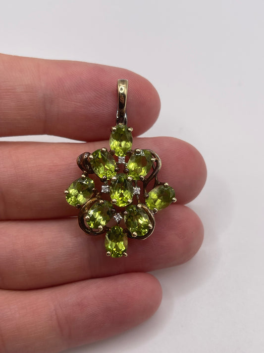 9ct gold peridot and diamond pendant