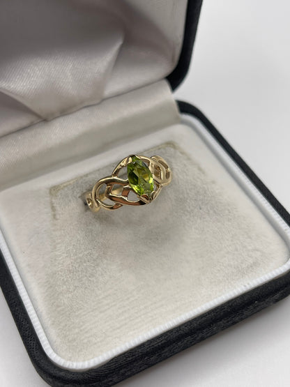 9ct gold peridot ring