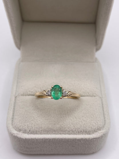 9ct gold emerald and zircon ring