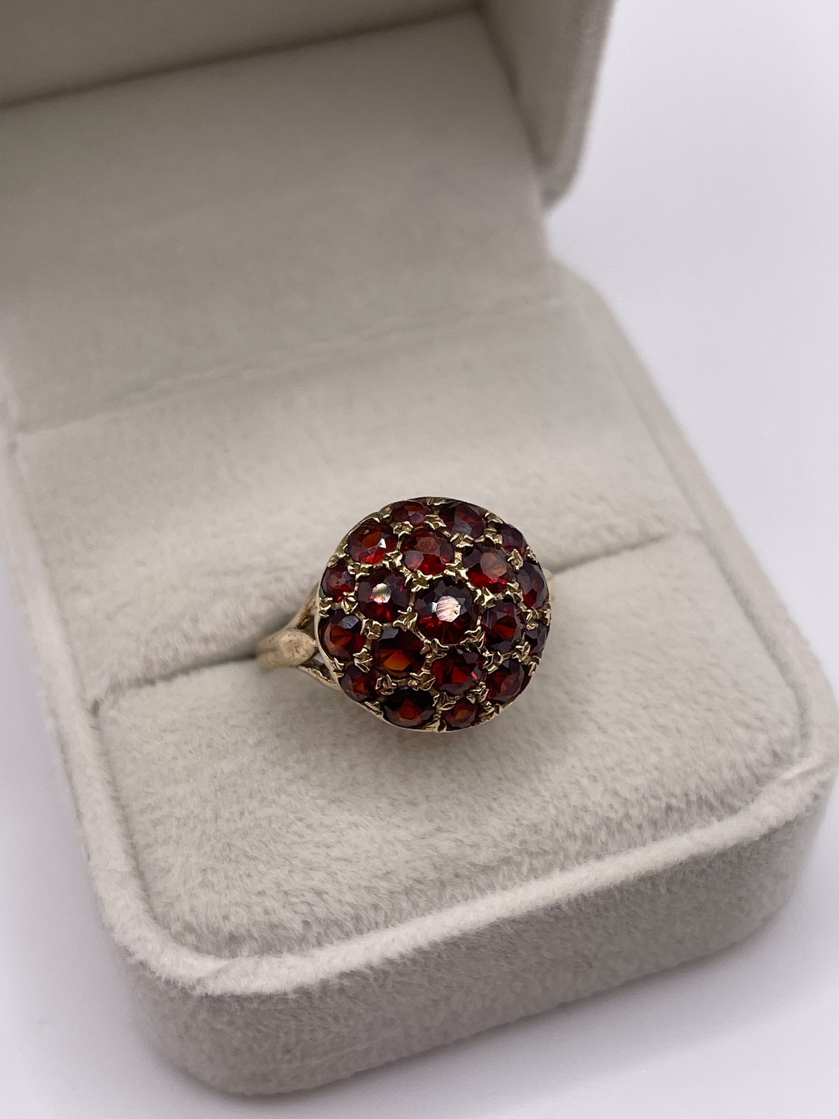 9ct gold garnet cluster ring