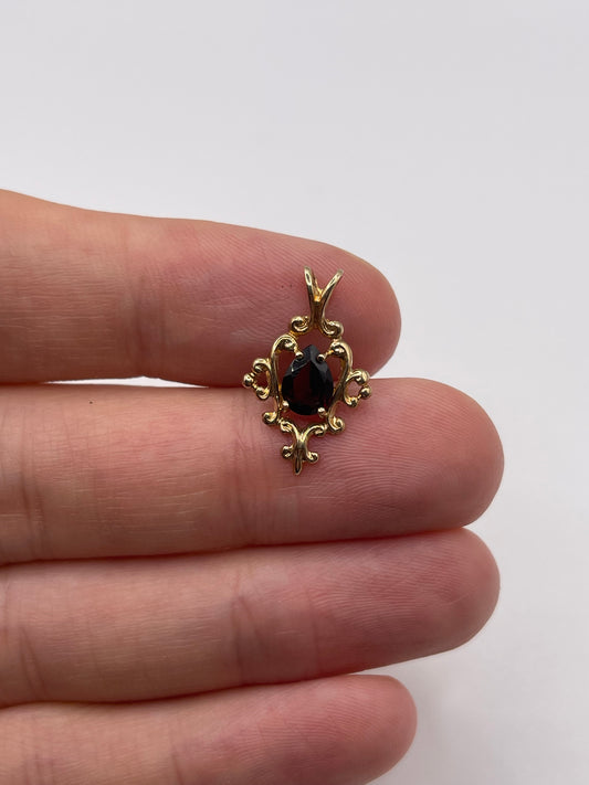 9ct gold garnet pendant
