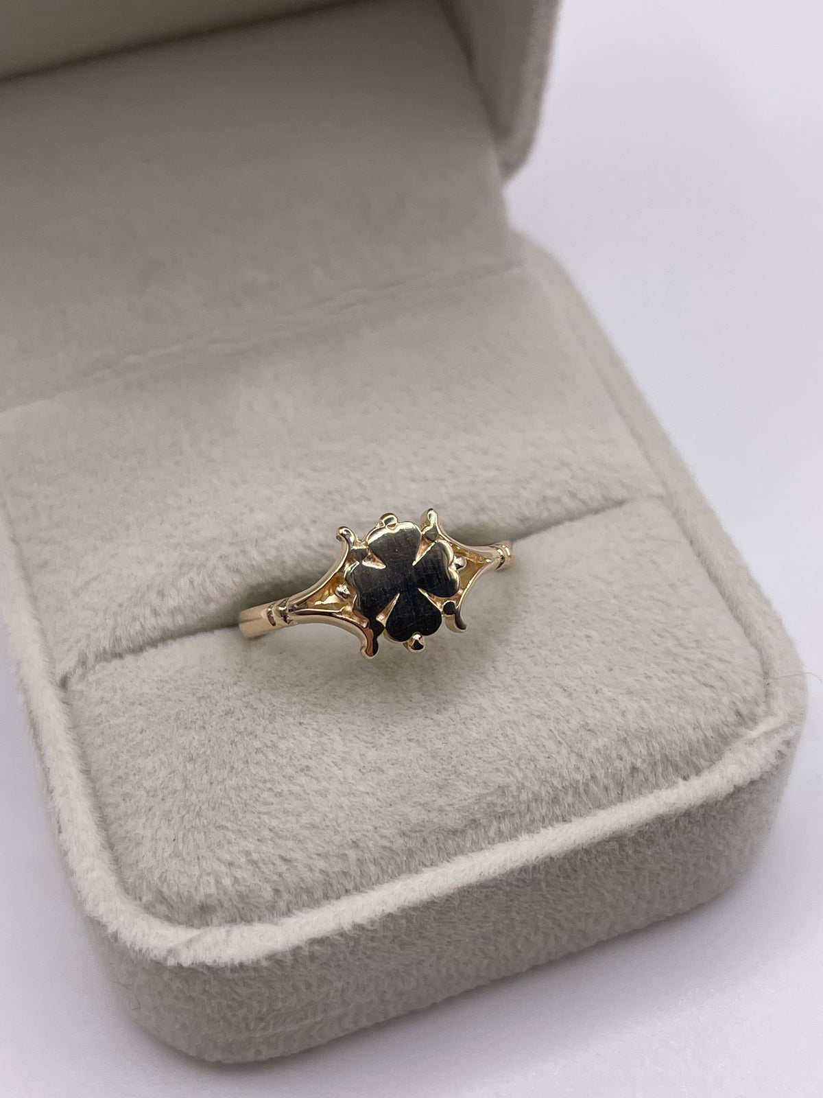 9ct gold clover ring