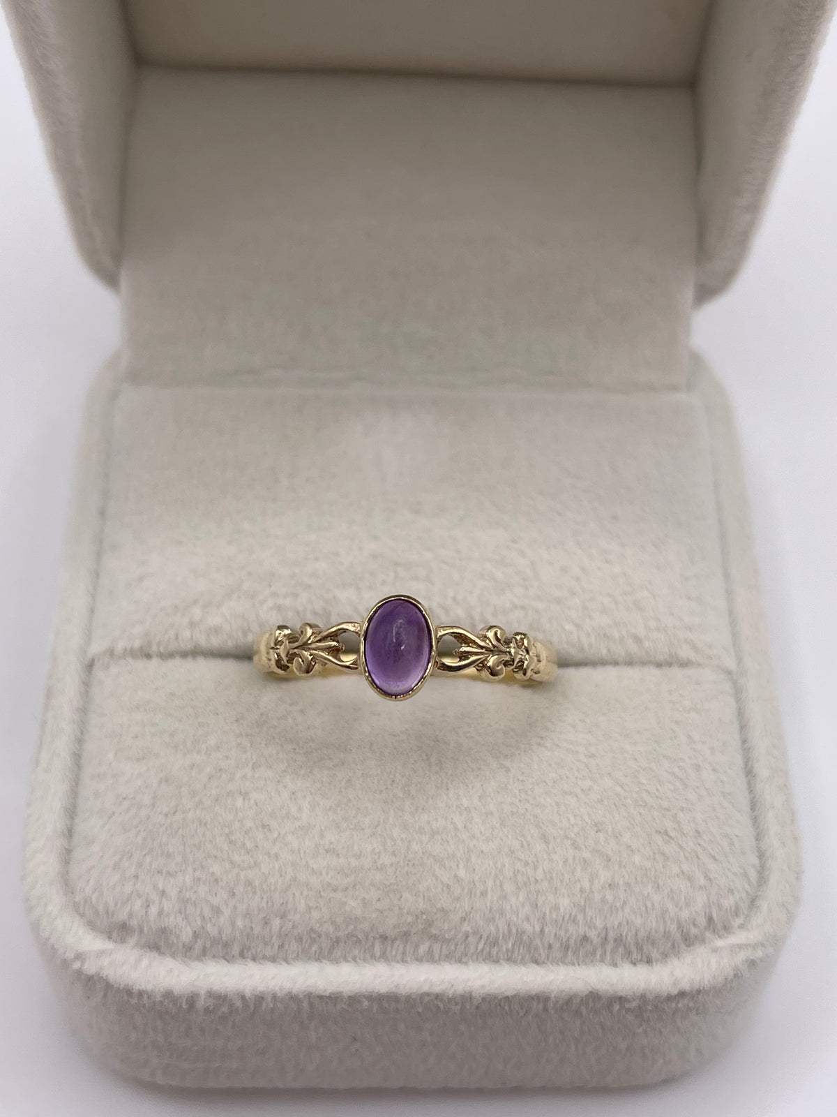 9ct gold cabochon amethyst ring