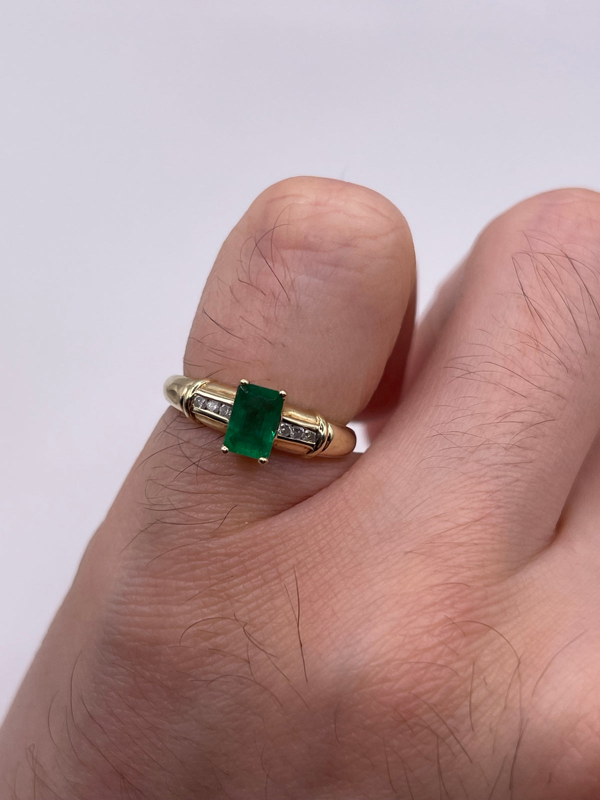 9ct gold emerald and diamond ring