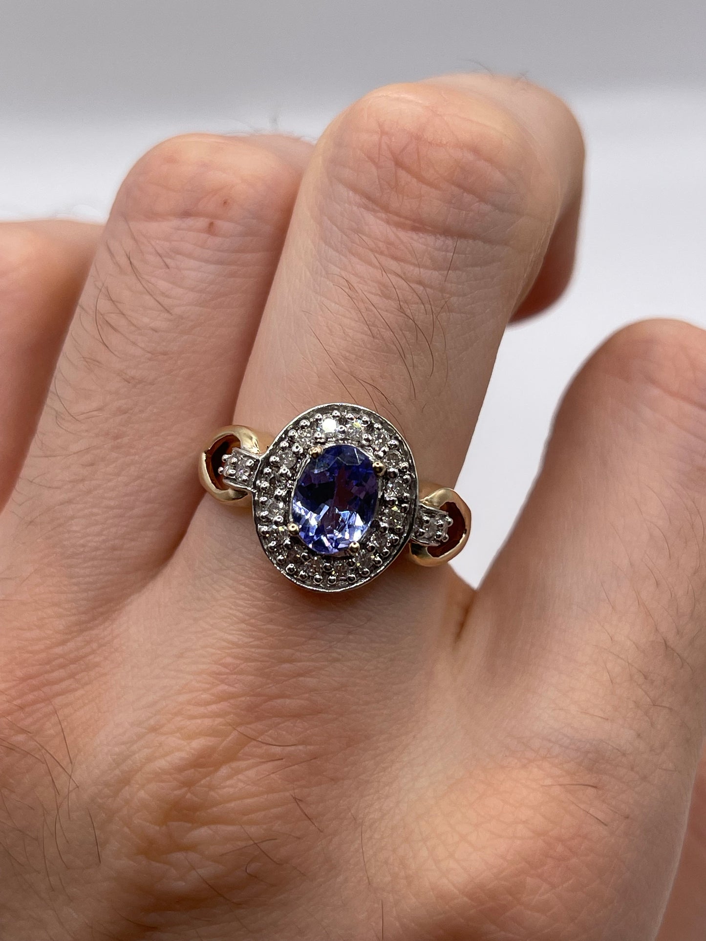 9ct gold tanzanite and diamond ring