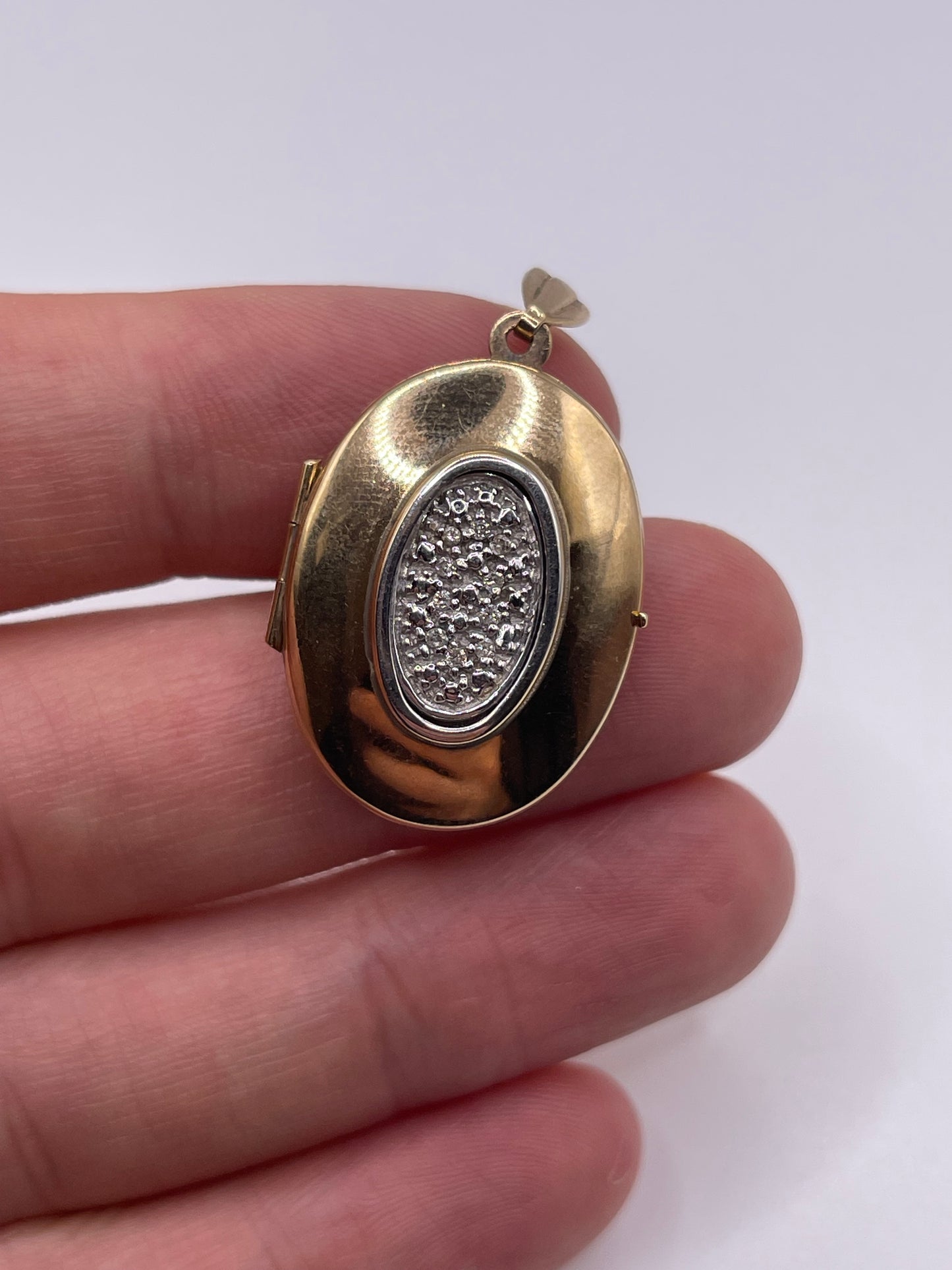 9ct gold diamond locket pendant