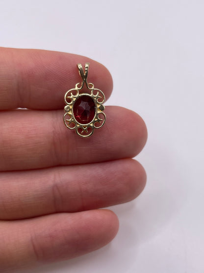 9ct gold garnet pendant