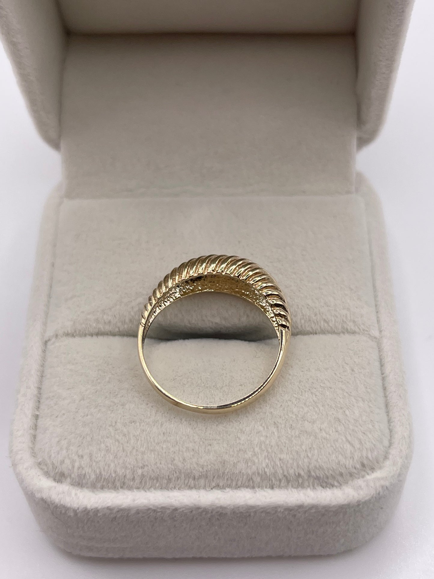 9ct gold croissant ring