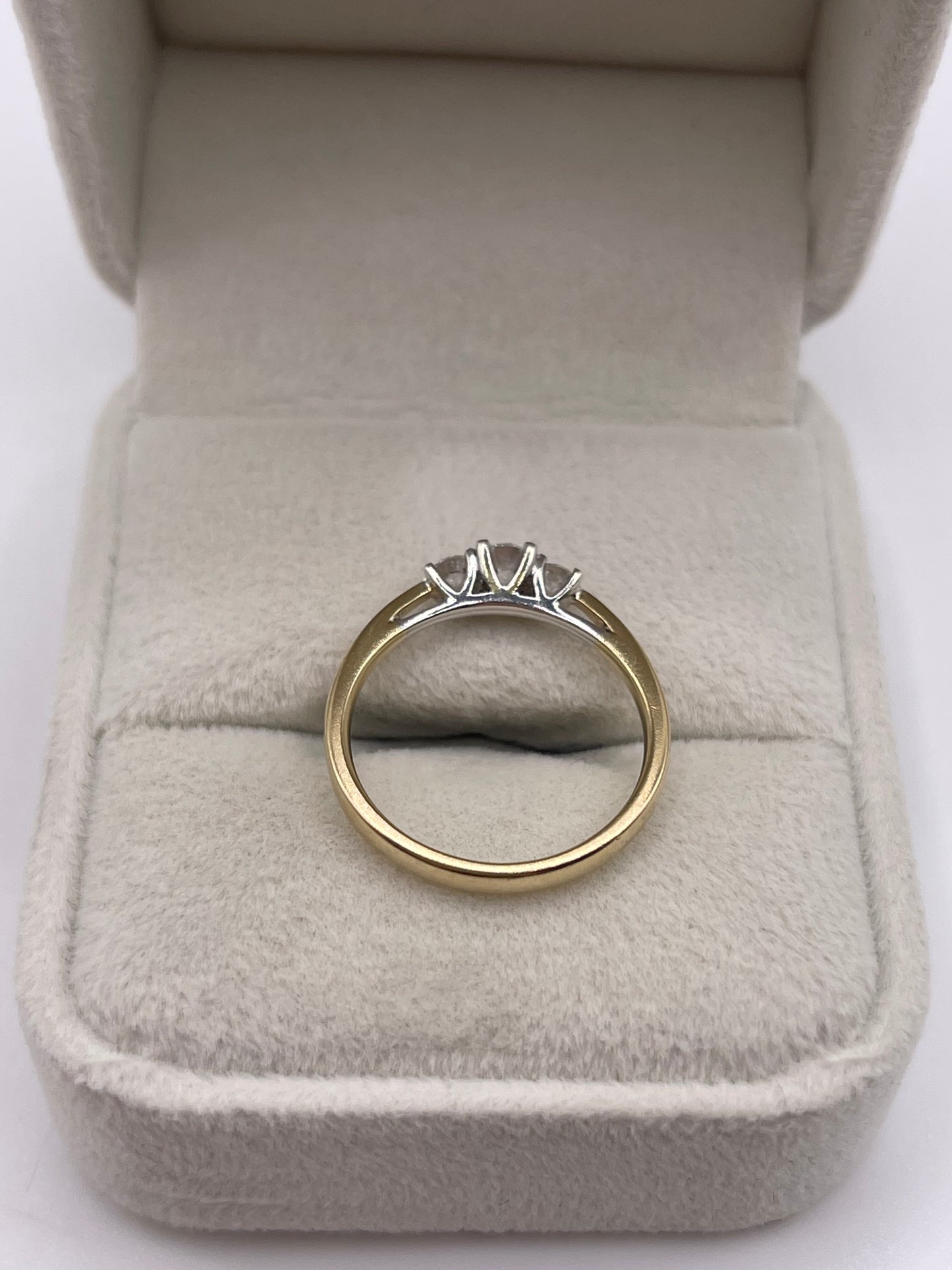 9ct gold diamond ring
