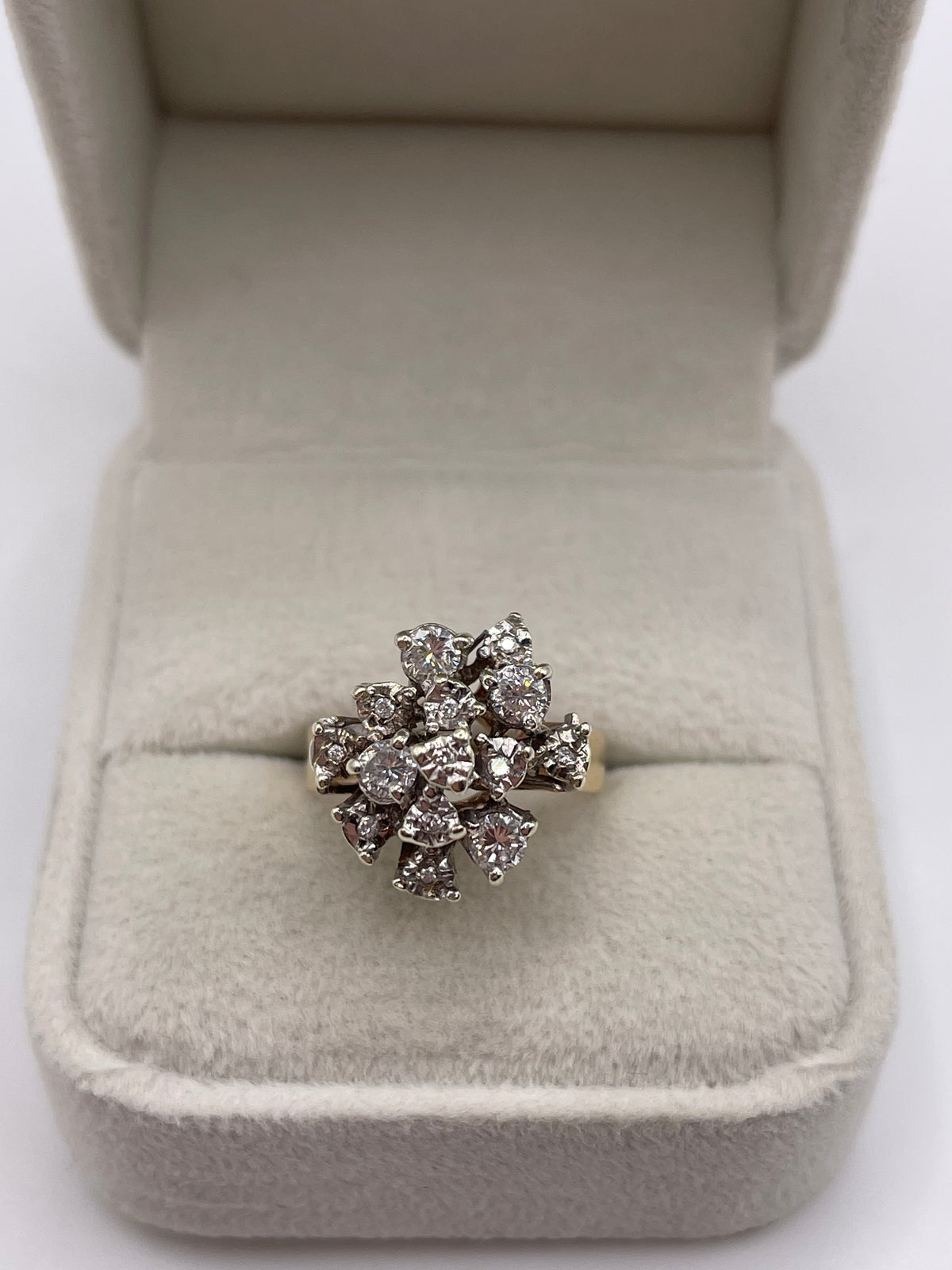 9ct gold diamond clusyer ring