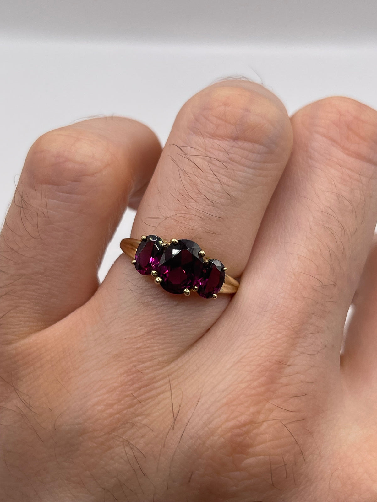 9ct gold garnet ring