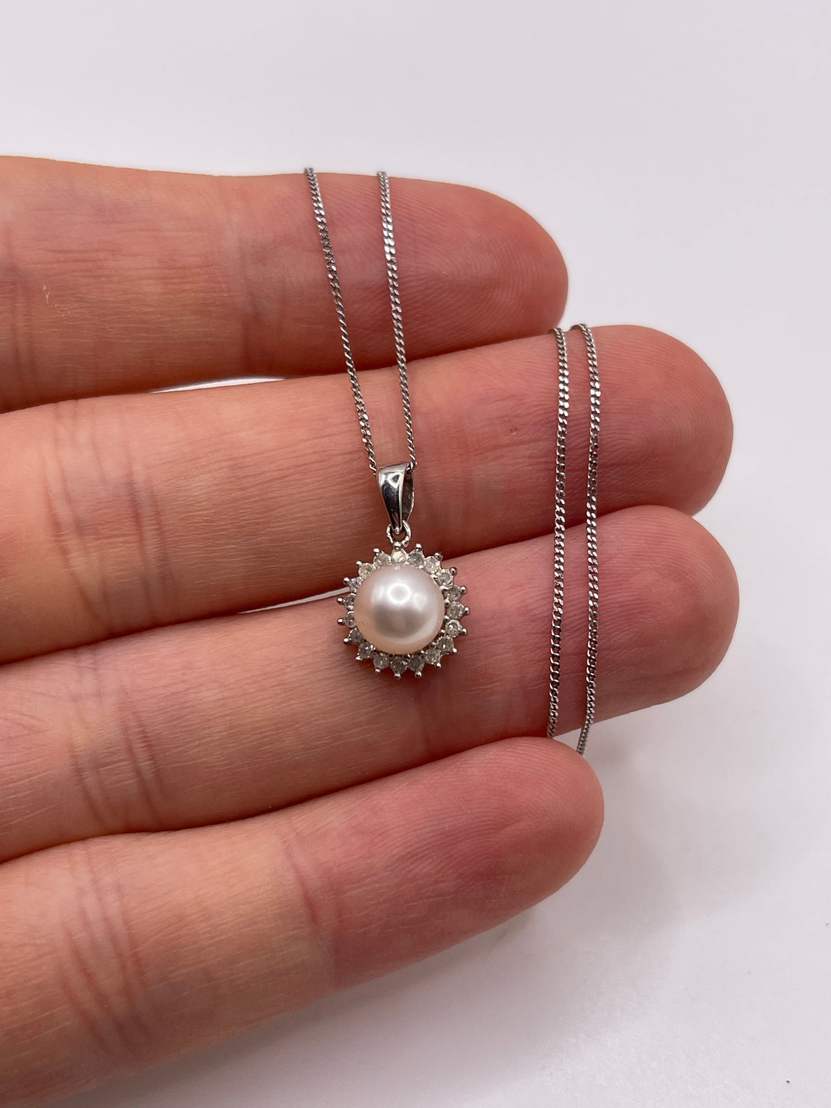 9ct white gold pearl and diamond necklace