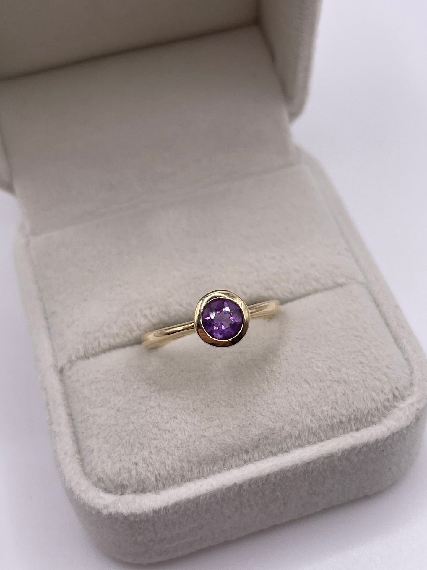 9ct gold amethyst ring
