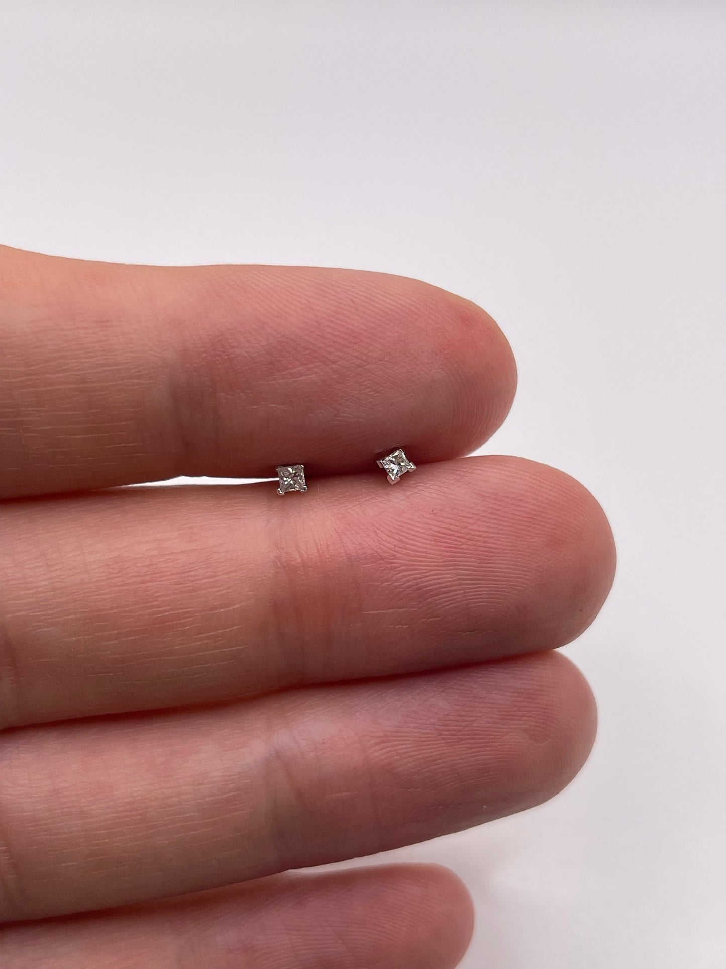 18ct white gold diamond stud earrings