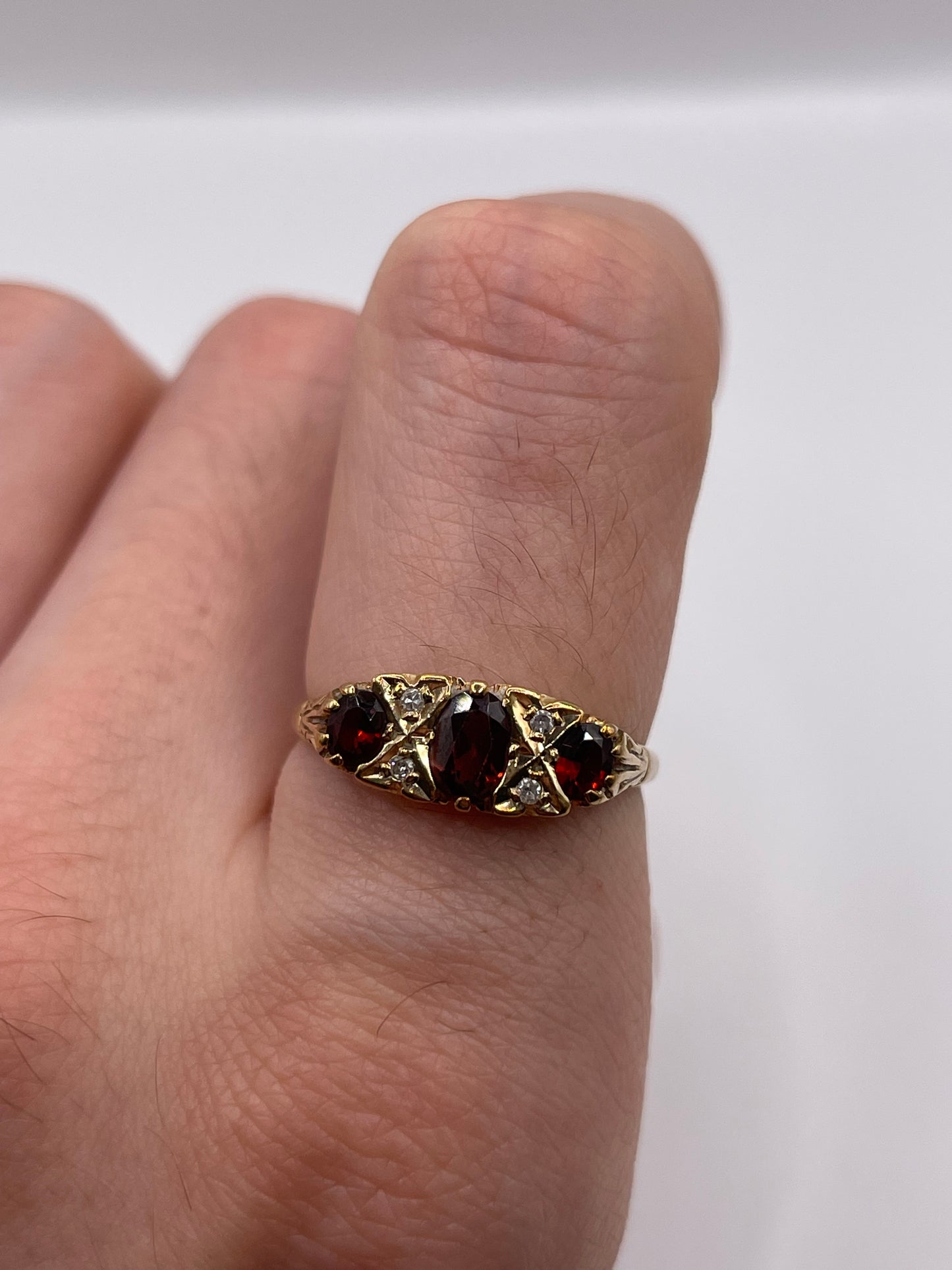 9ct gold garnet and diamond ring