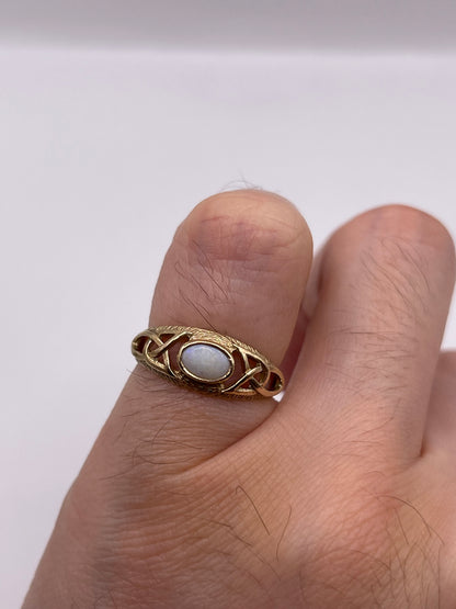 9ct gold opal ring