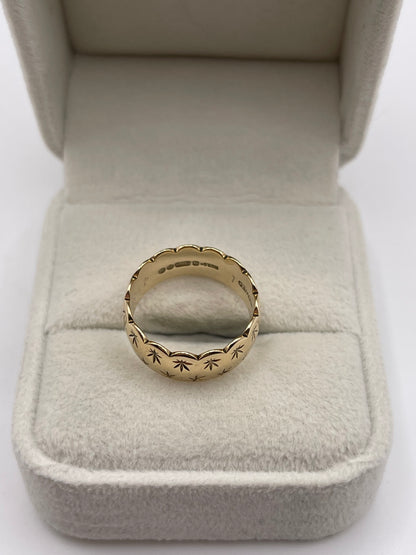 9ct gold patterned band