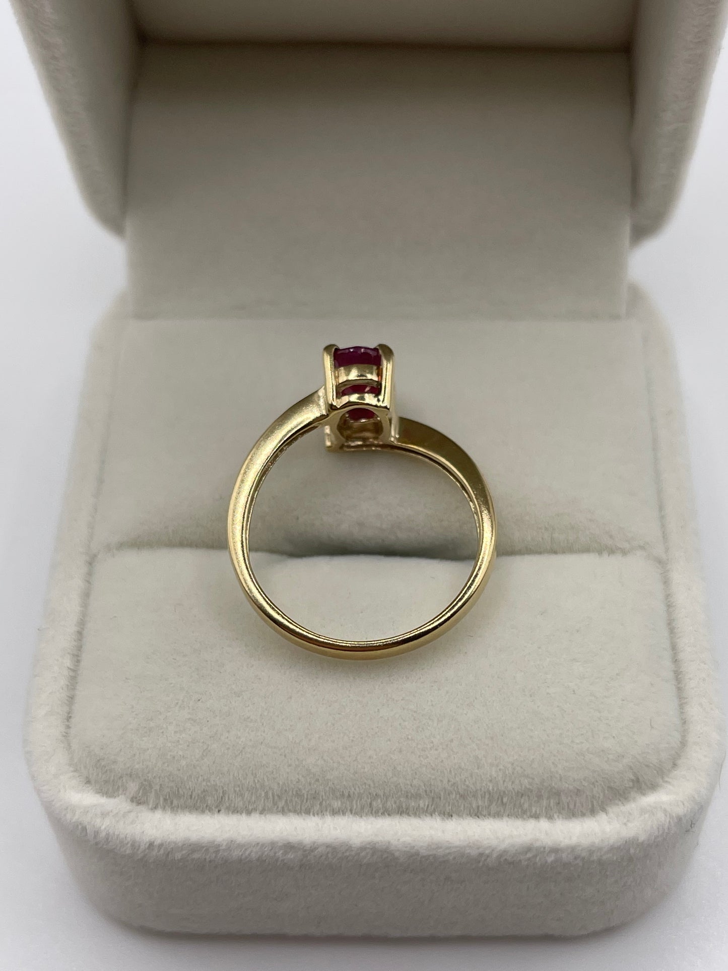 9ct gold ruby ring
