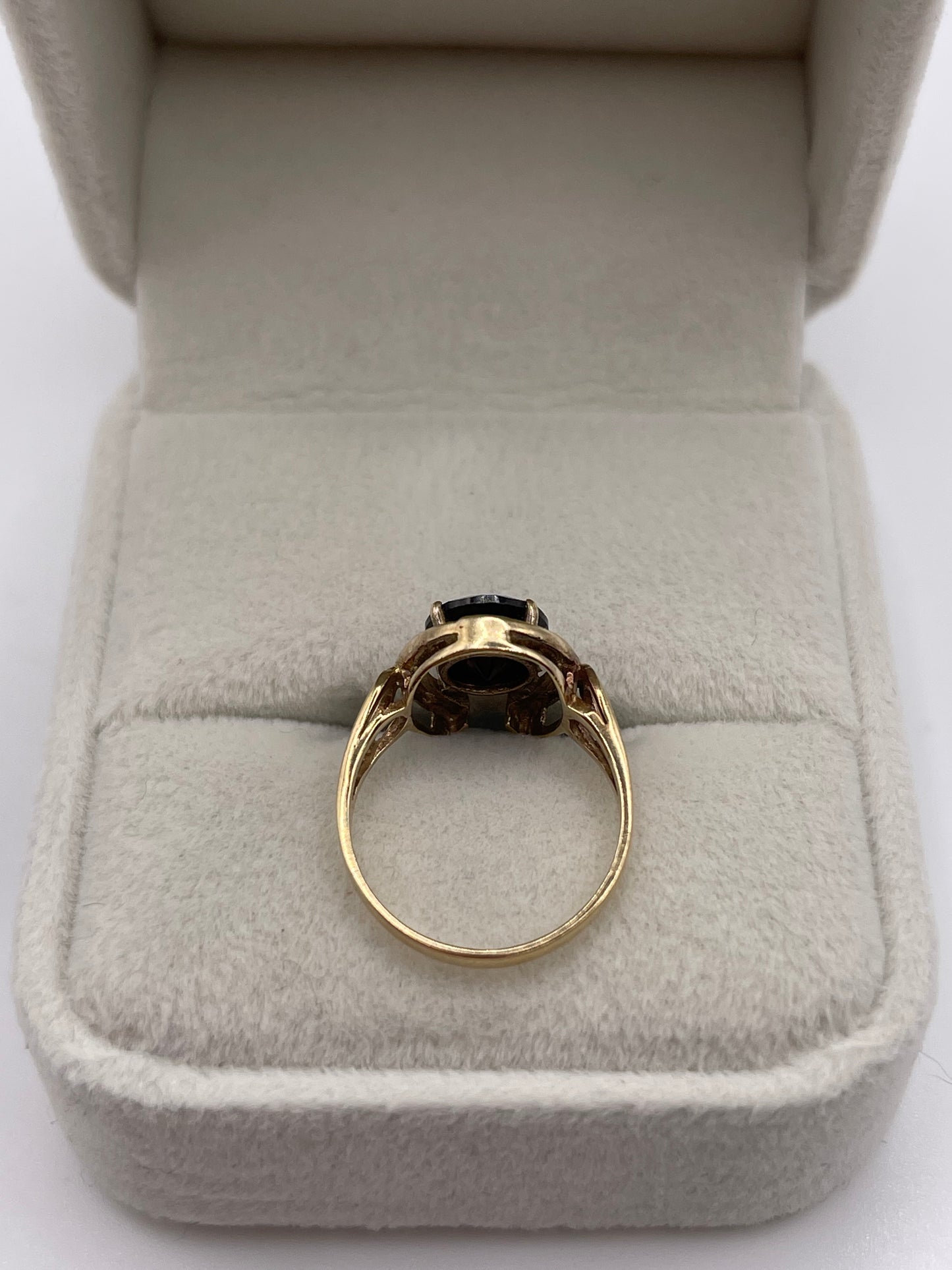 9ct gold garnet horseshoe ring