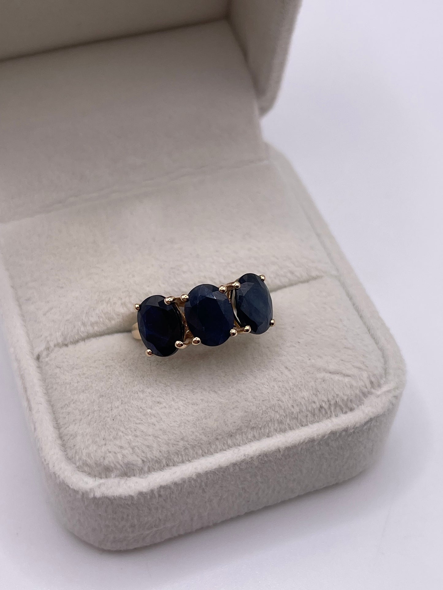 9ct gold sapphire ring