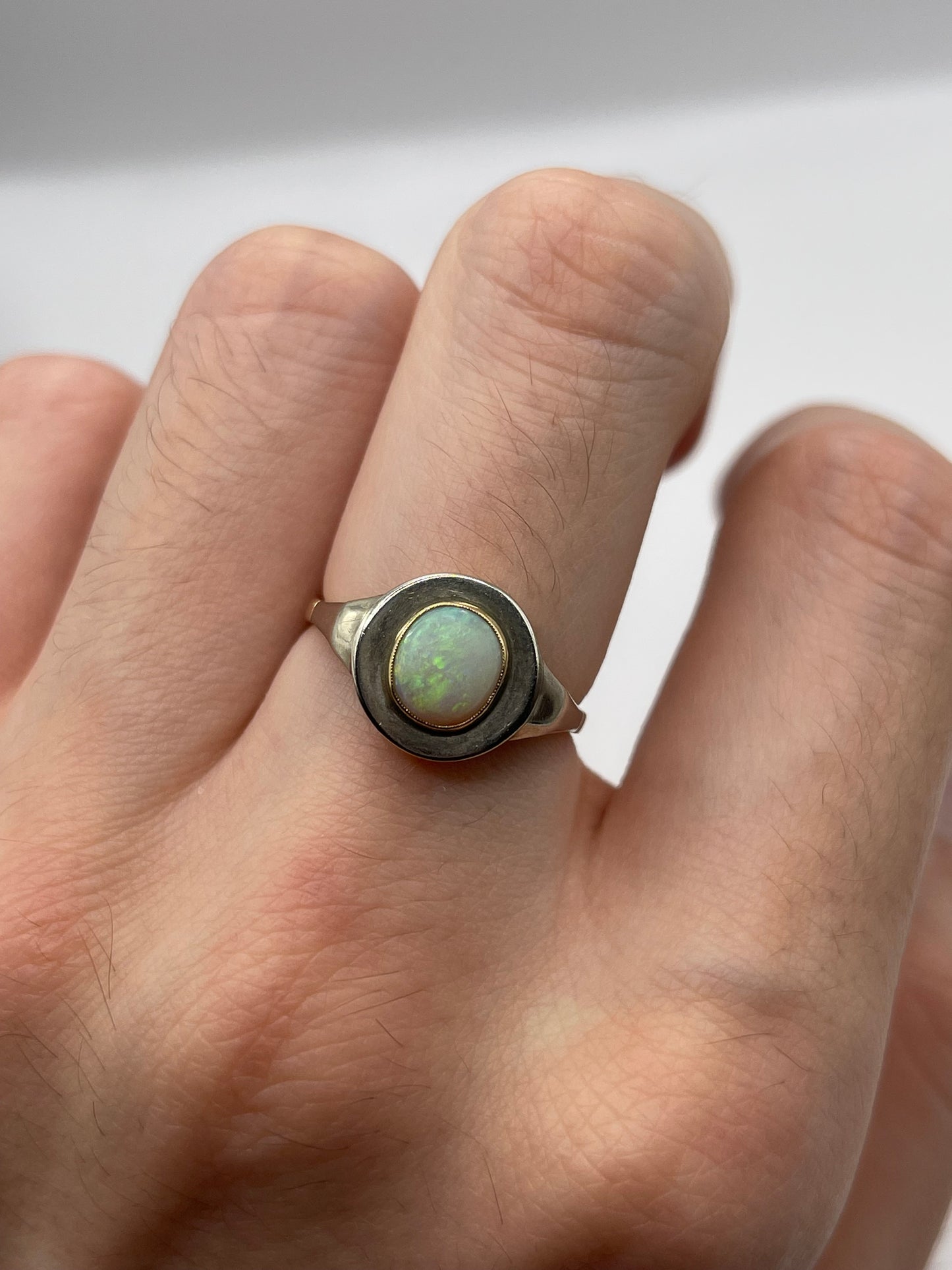 Antique 9ct gold opal ring
