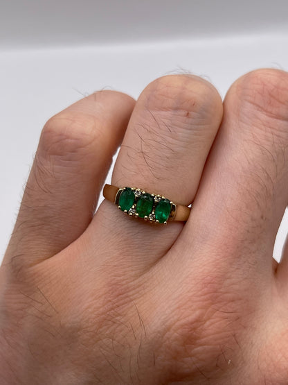 9ct gold emerald and diamond ring