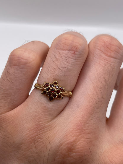 9ct gold garnet cluster ring