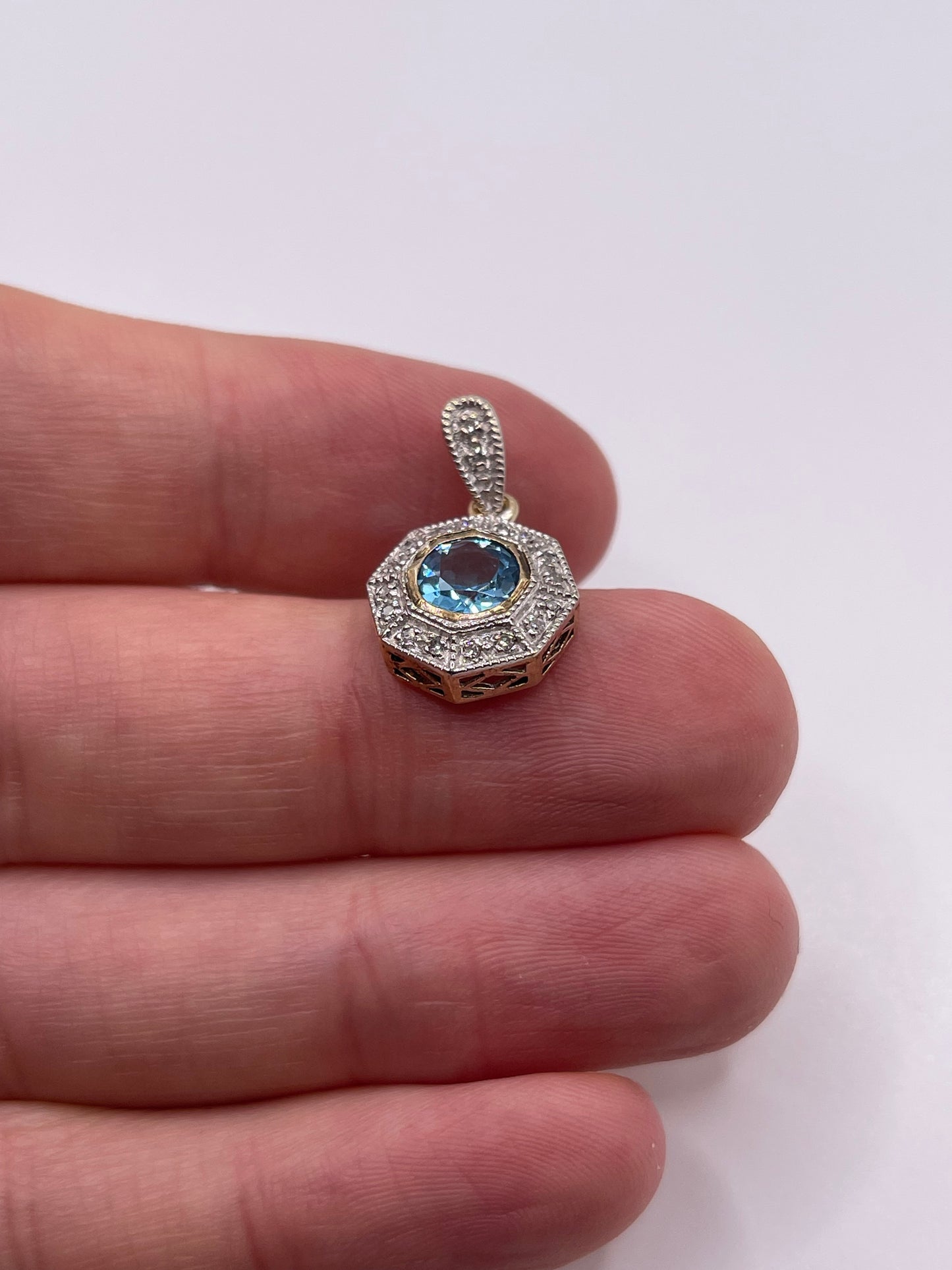 9ct gold topaz and diamond pendant
