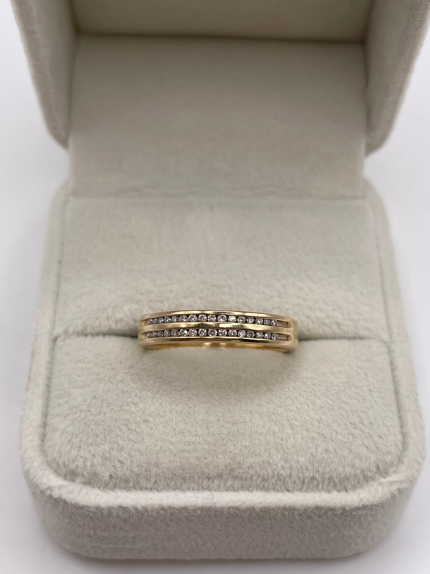 9ct gold diamond ring