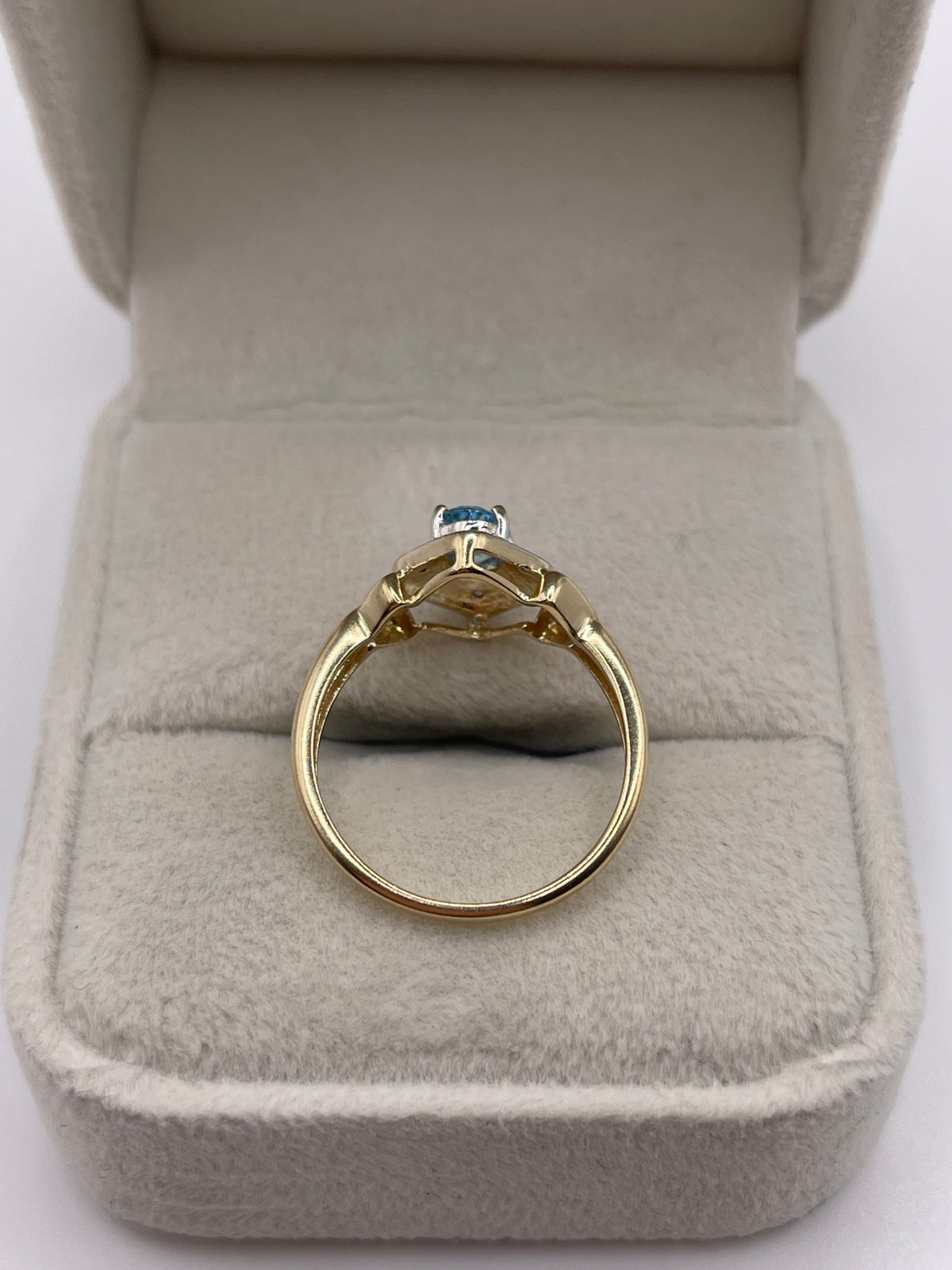 9ct gold topaz and diamond ring
