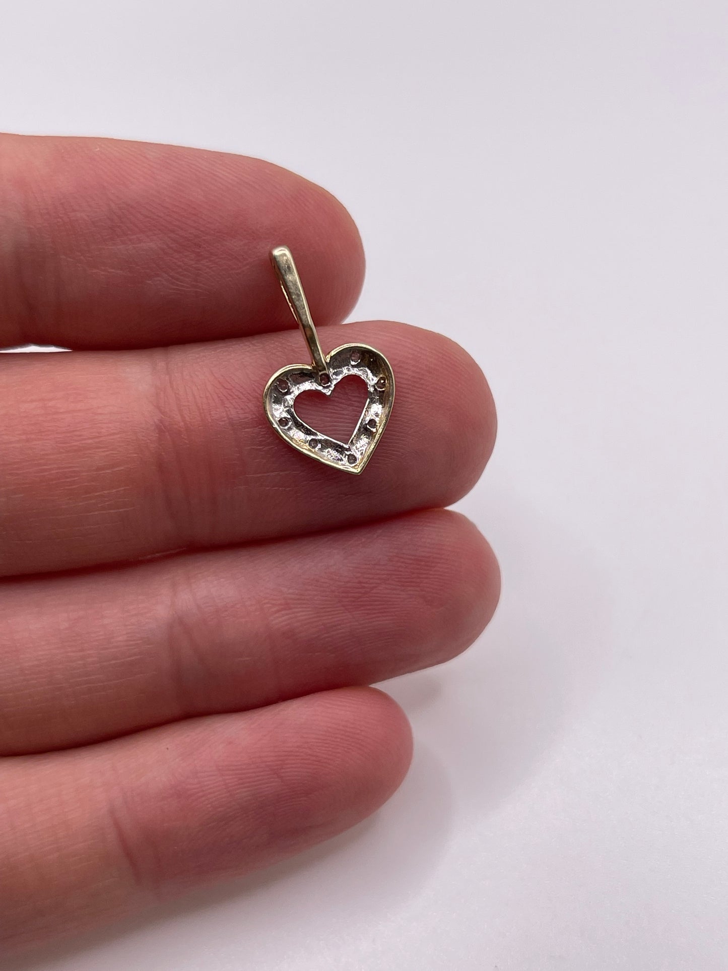 9ct gold diamond heart pendant