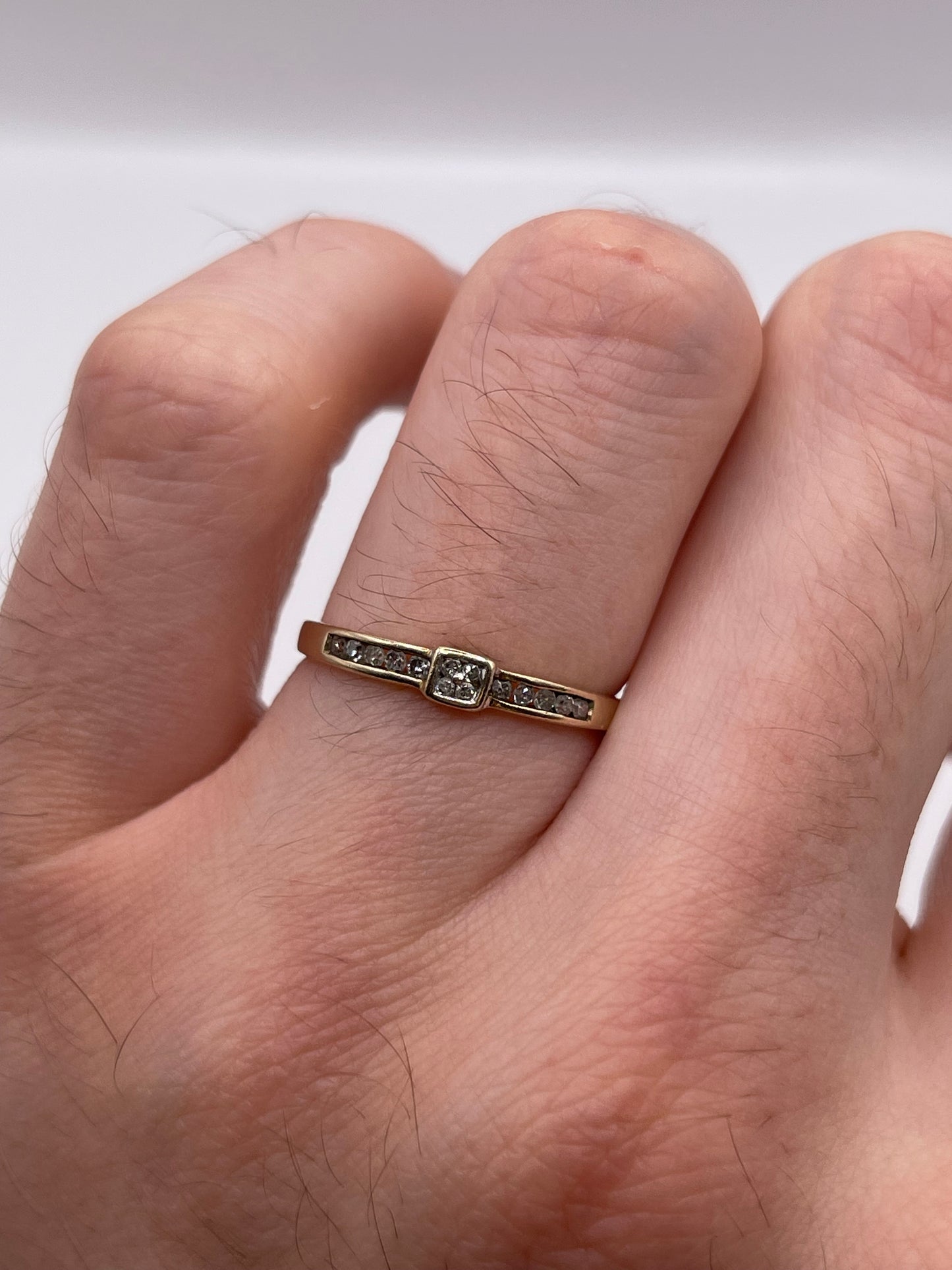 9ct gold diamond ring