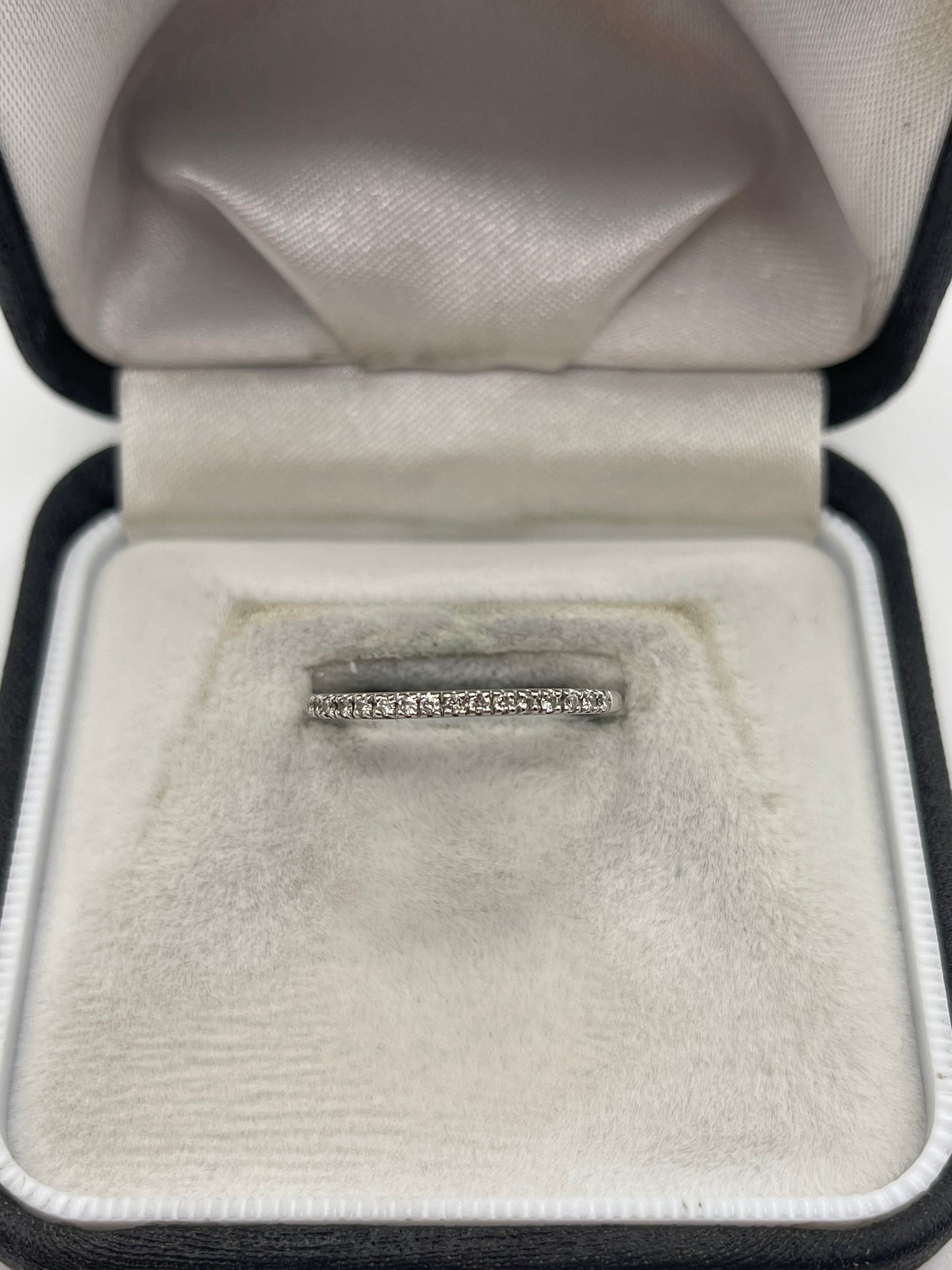 18ct white gold diamond ring